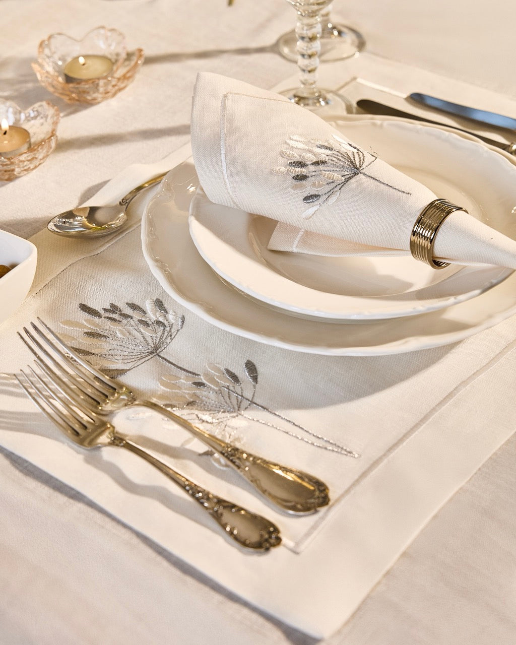 Silver dandelion placemat with napkins set of 12