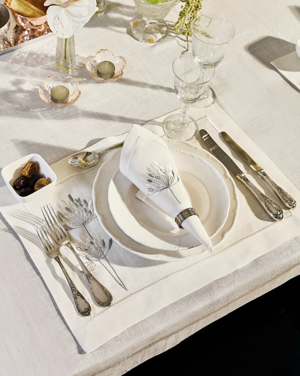 Silver dandelion placemat with napkins set of 12