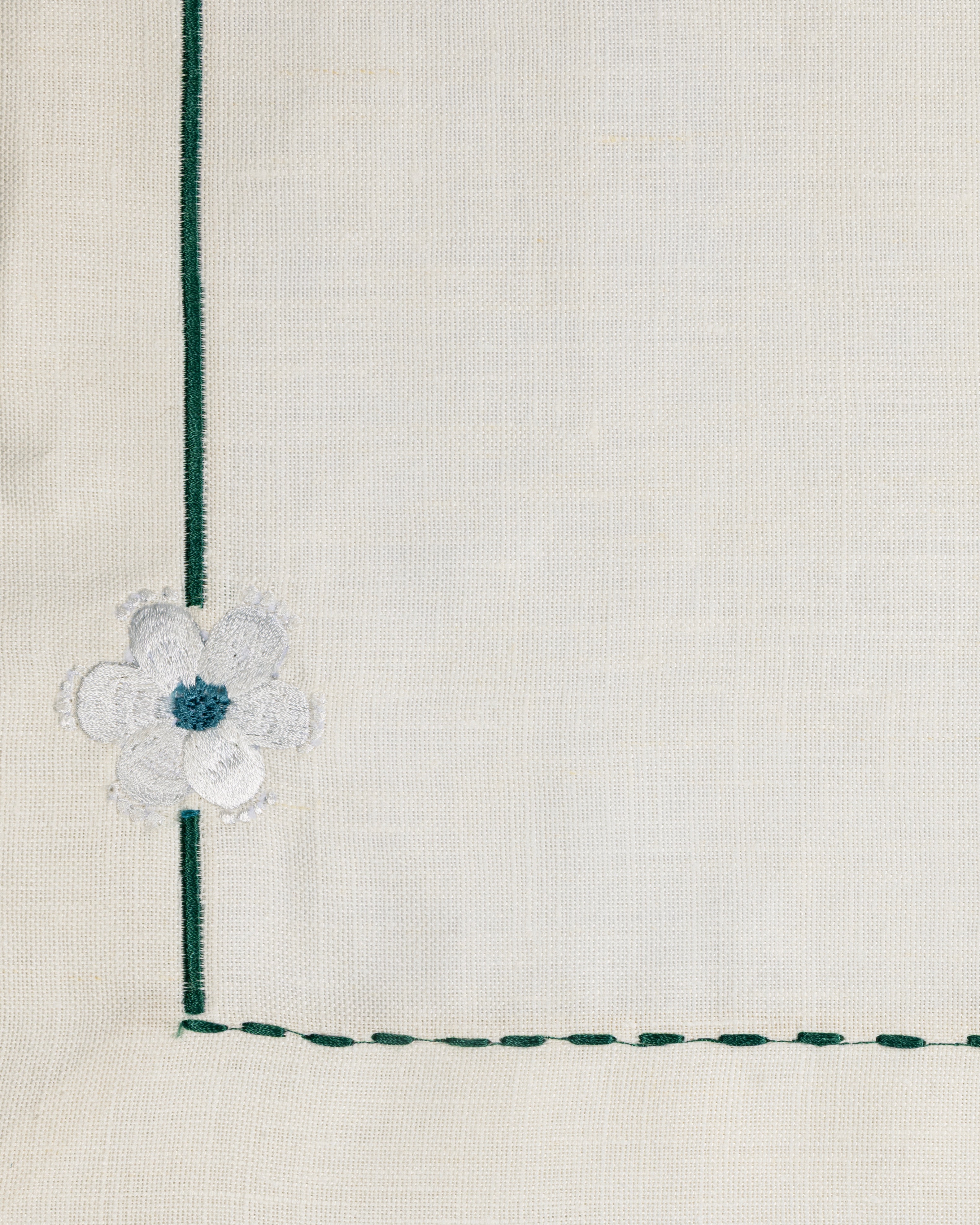 Snow Marguerite placemat with napkins set of 12