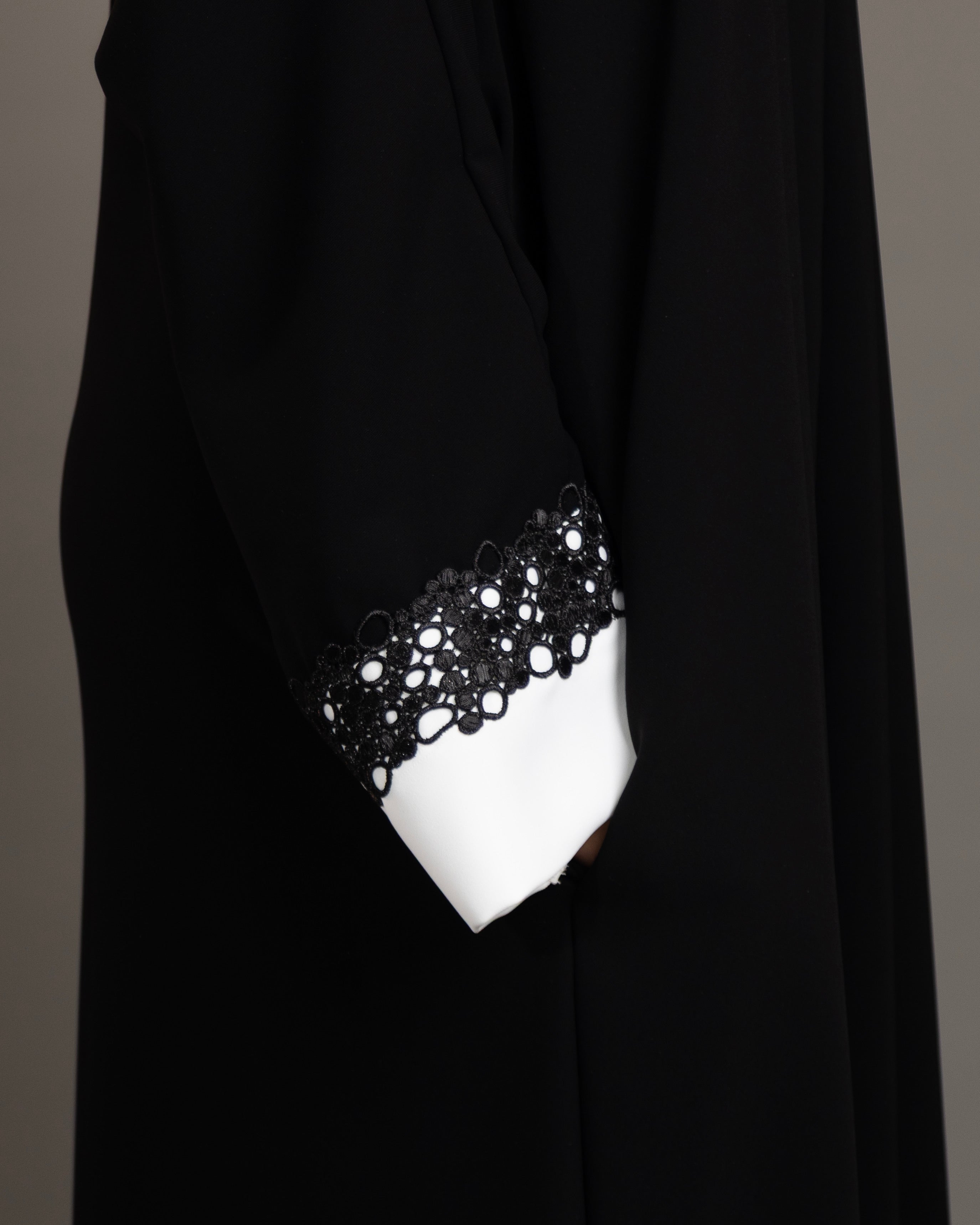 Omra Dentelle Black abaya