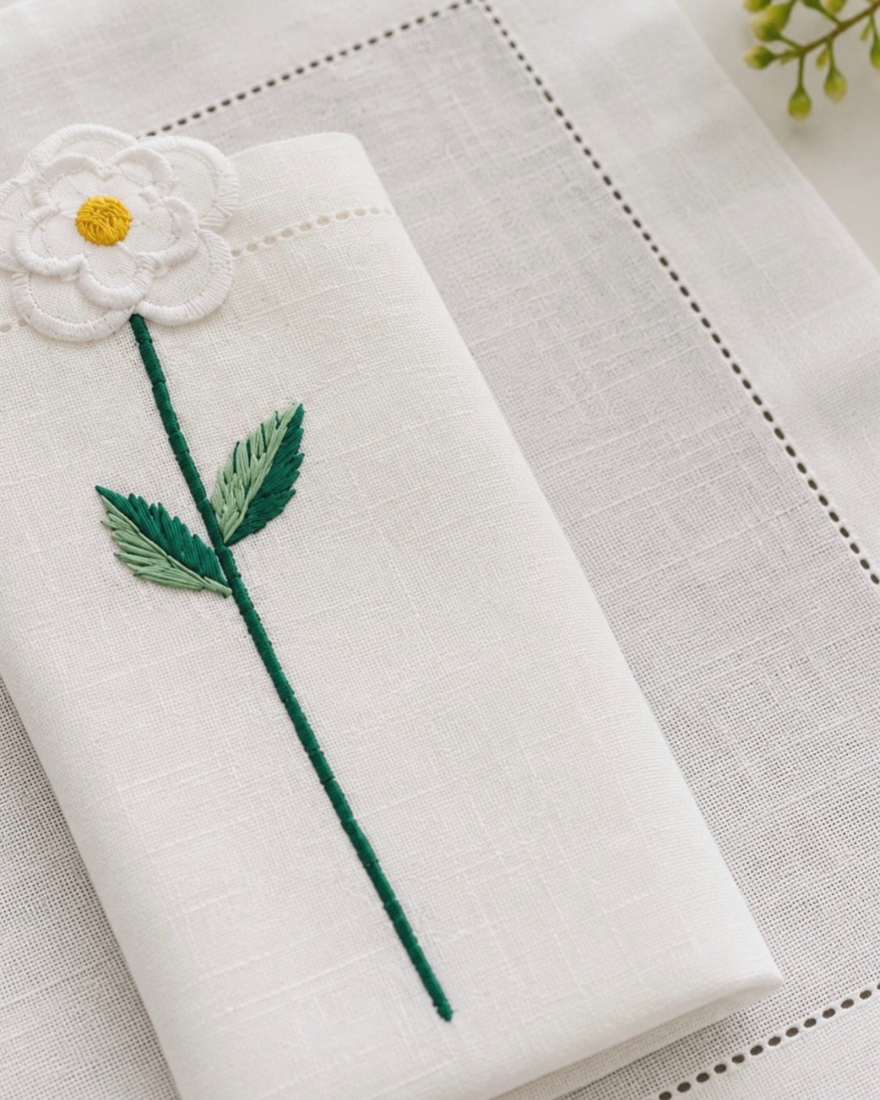 White Daisy embroidered linen placemat and napkin set of 12