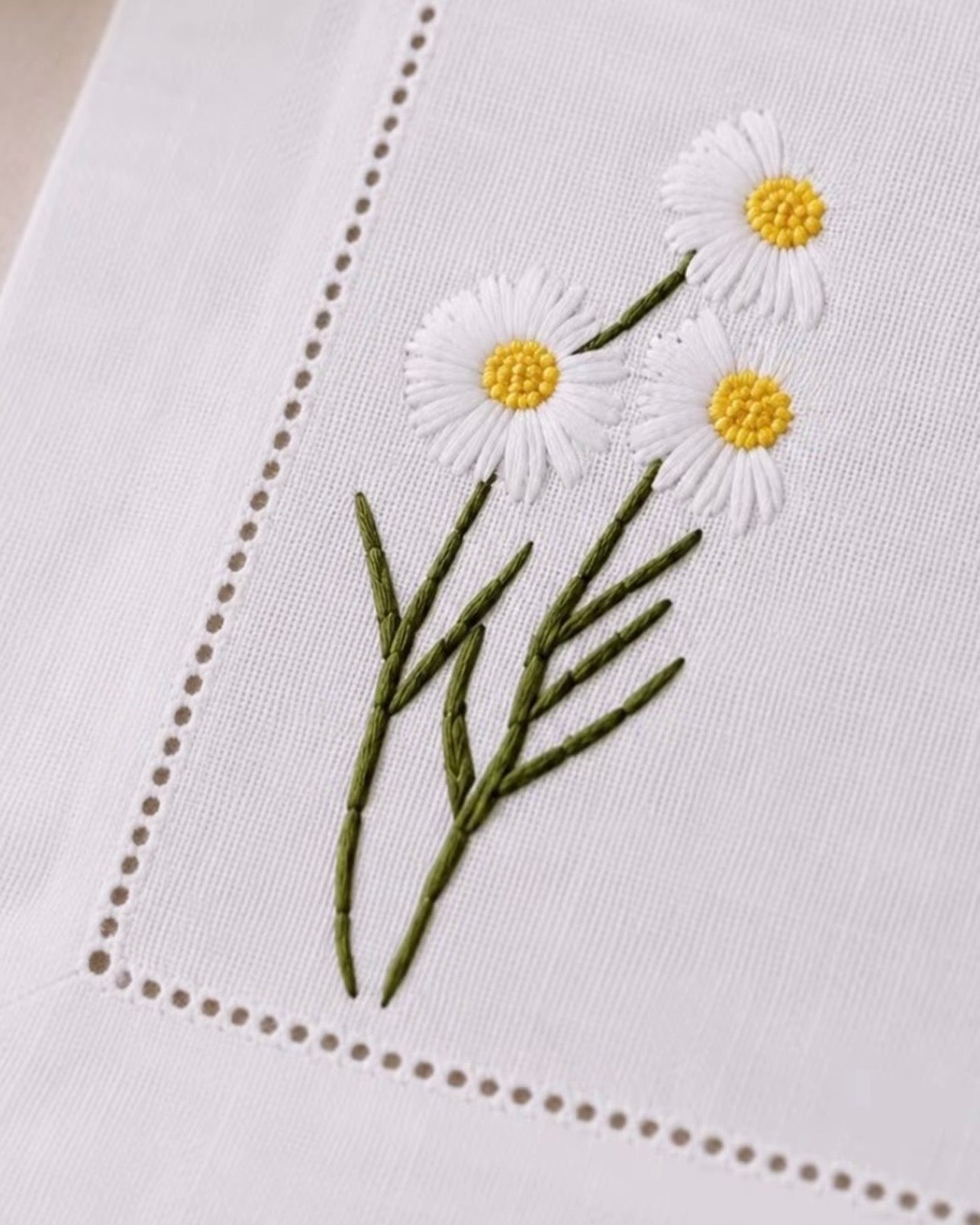 Embroidered Chamomile Linen Placemat & Napkin Set of 12