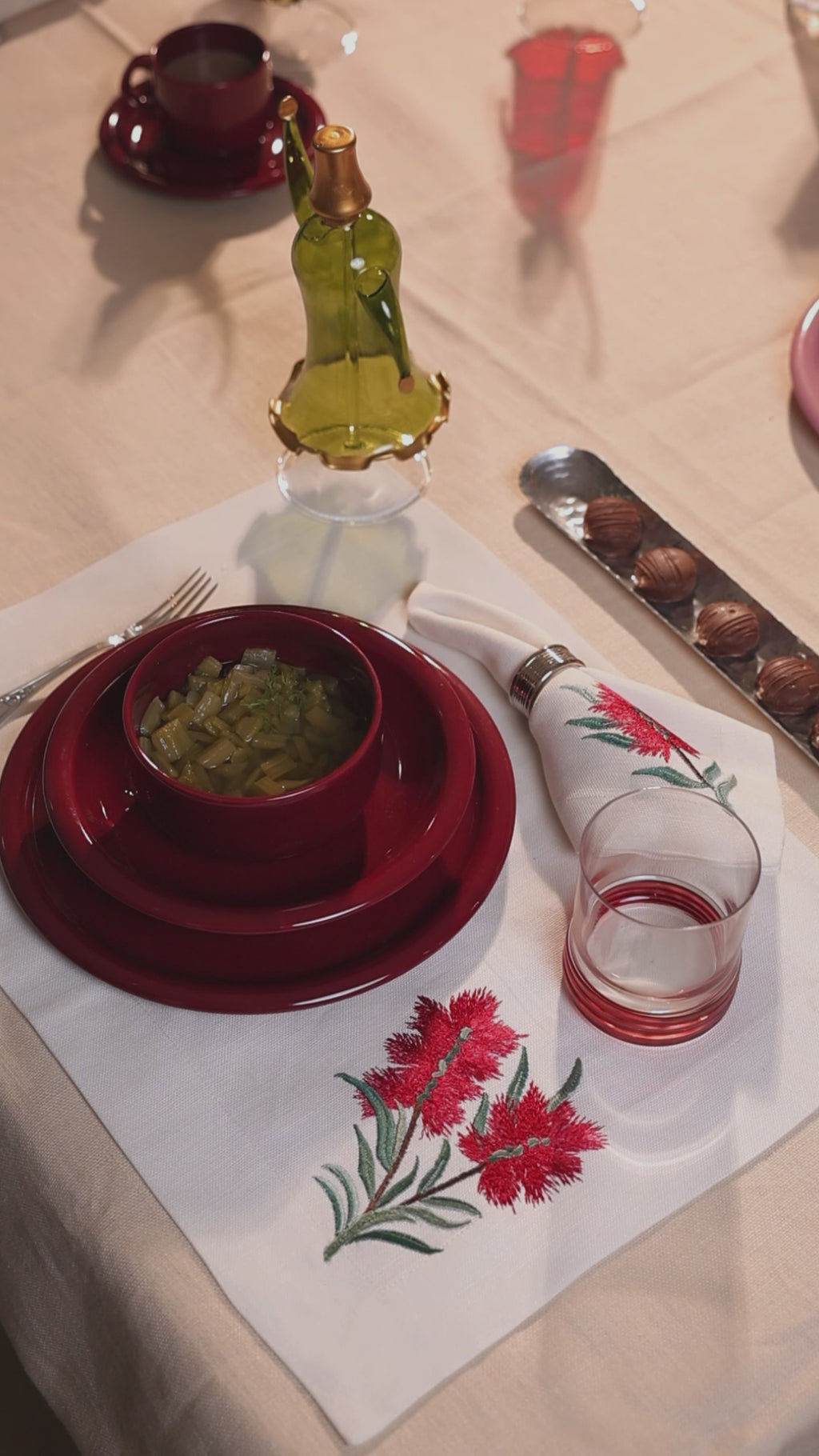 Red Spikey placemat with napkins  set of 12