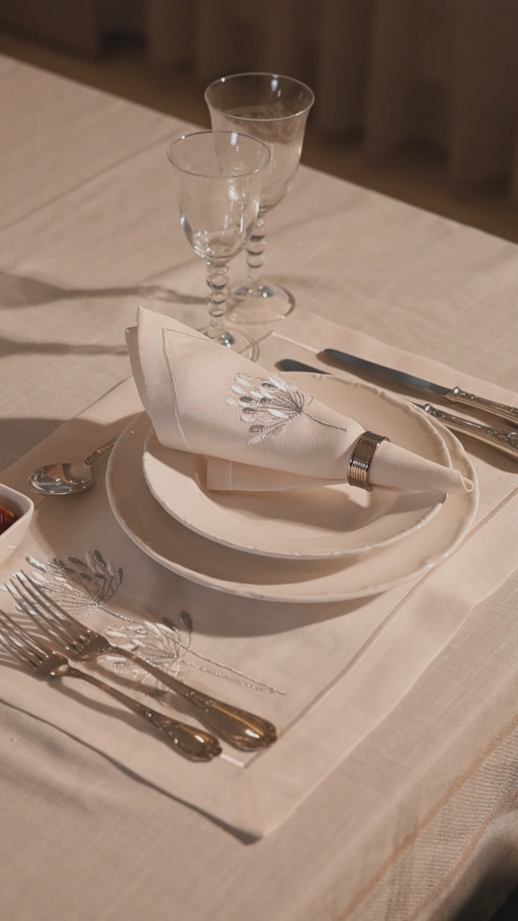 Silver dandelion placemat with napkins set of 12